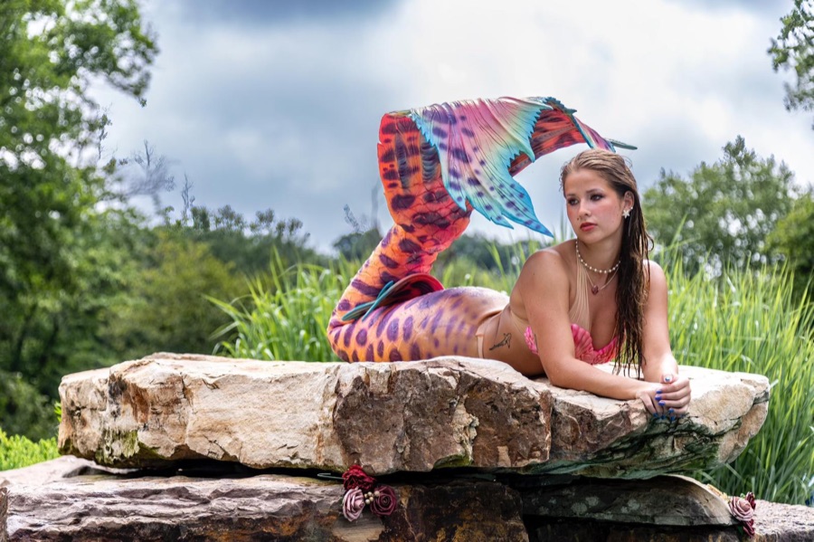 Mermaid performer at Pirate's Table
