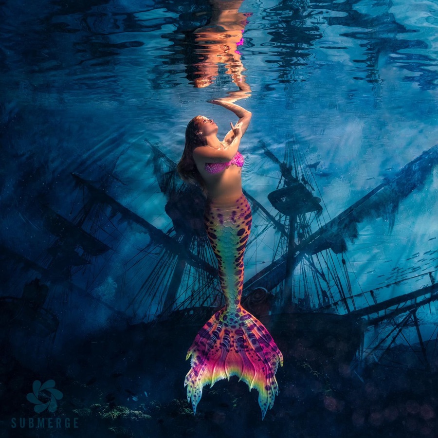Underwater mermaid at Pirate's Table