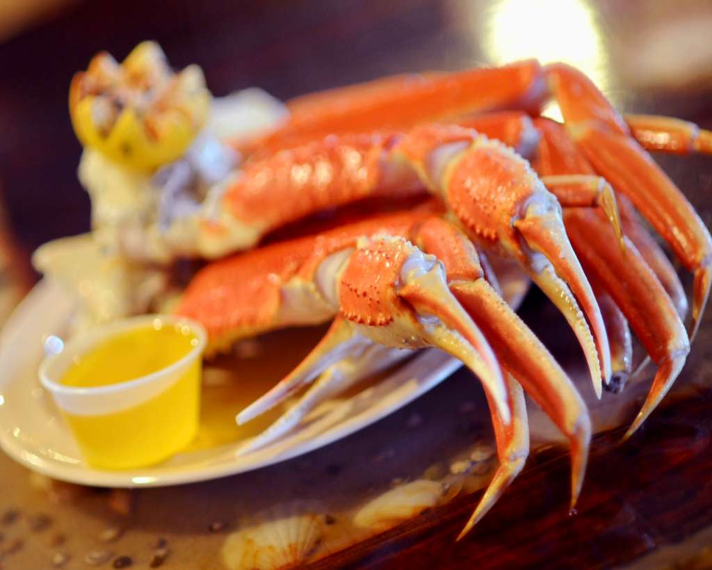 Crab legs with butter